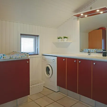 Nice Home In Hemmet With Wifi Сasa de vacaciones Falen